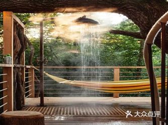 摄影师夫妇把住过的酒店，拍成了一条绿色线索