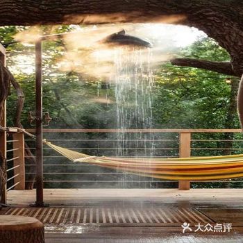 摄影师夫妇把住过的酒店，拍成了一条绿色线索