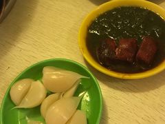 -洞庭洲·防空洞火锅·烧烤·铜锅涮肉(新百广场店)