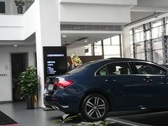 -上海星瀚奔驰4S店(红柳路店)