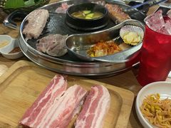 -江南猪肉商会无限续吃(弘大店)