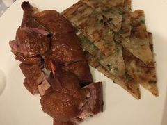 飘香樟茶鸭配黄金饼-上海小南国(仲盛世界商城店)