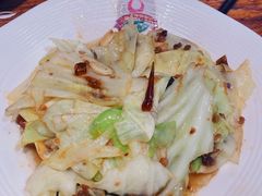 手撕莲花白-老滇山寨•云南特色菜•地方菜•民族风情歌舞表演(金碧店)