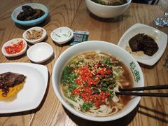 -呷佬·长沙手工米粉(金沙江路店)