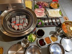 -围炉肉舍•炭烤活鳗•丹东海鲜烤肉(步行街店)