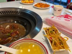 -哈尔滨烧烤·山河村铁锅炖(交大店)