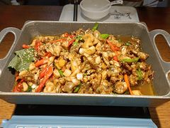 火焱铁板紫苏田鸡-乔街深夜食堂·台州菜·高压锅生蚝(杭州总店)