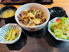 牛筋饭-炼火烤肉店