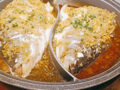 -阿瓦山寨·湘菜现炒·剁椒鱼头王(咸阳总店)