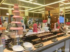 -大中华希尔顿酒店-念自助餐·嗨啤·小龙虾