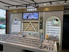 -LOGO眼镜·蔡司品牌折扣店(龙华清湖店)