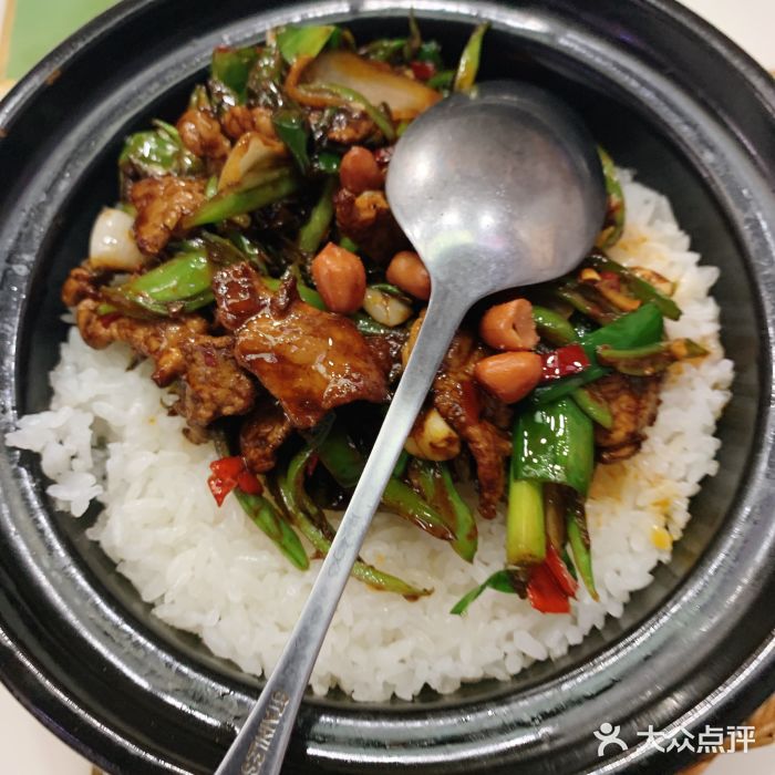 农家小炒肉煲仔饭