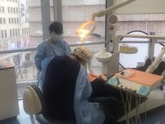 -瑞尔齿科(南京东路名人诊所)