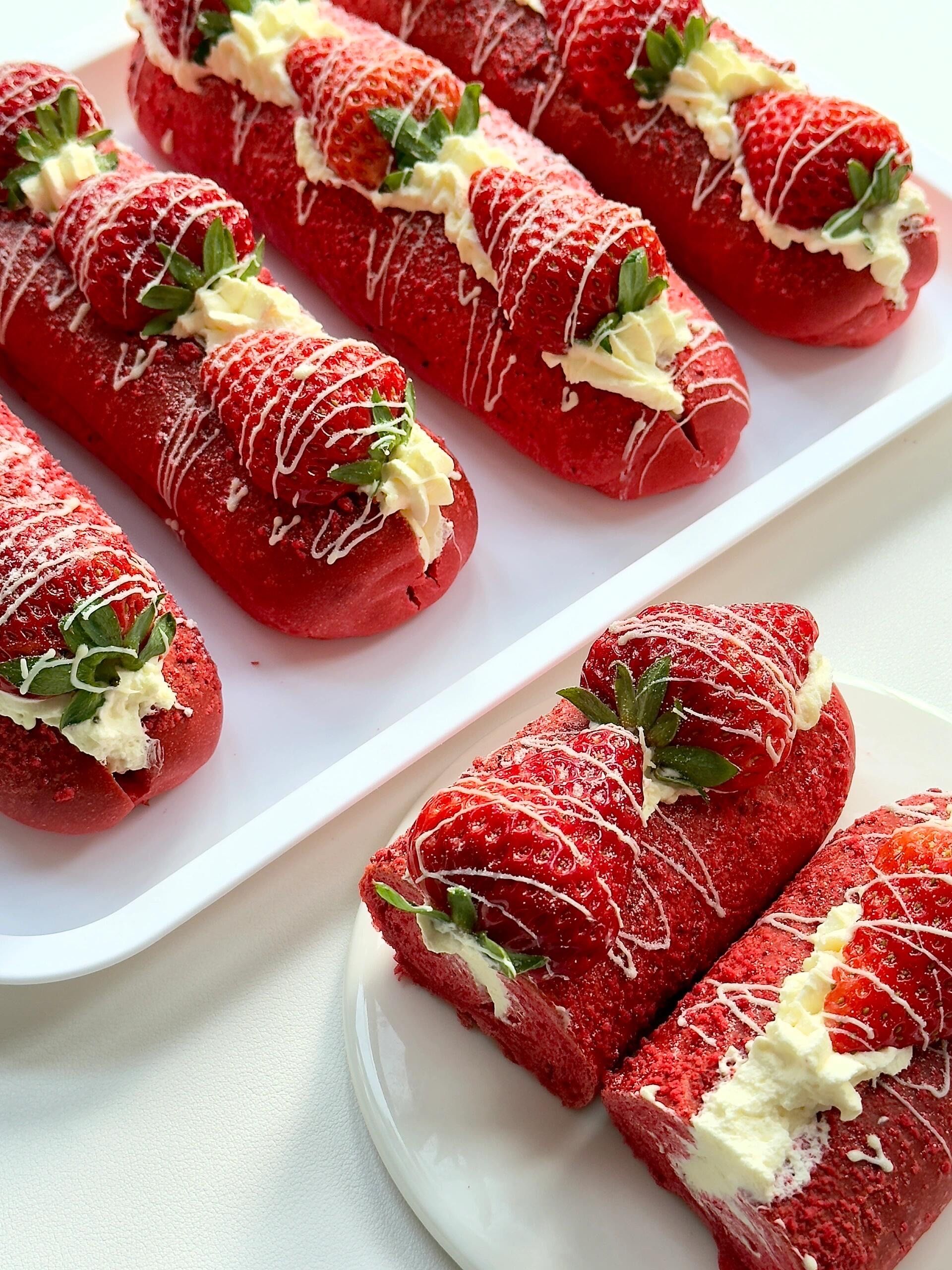 🔥超适合新年[爱心]||今天做了一款颜值与美味并存的草莓奶油面包