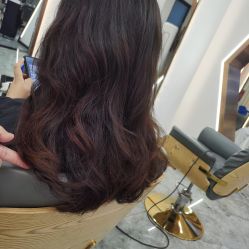 点击看大图 -V8潮牌·接发烫染连锁