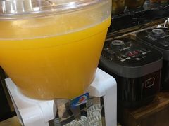 -愉肴麻辣香锅(中山路店)
