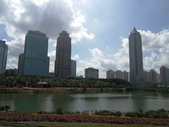 -万绿园