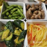 在街边吃龙虾喝啤酒是最近南京人待客的最高礼仪