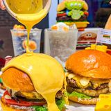 在济南提前过六一[礼花]汉堡小店可爱薯了🍔