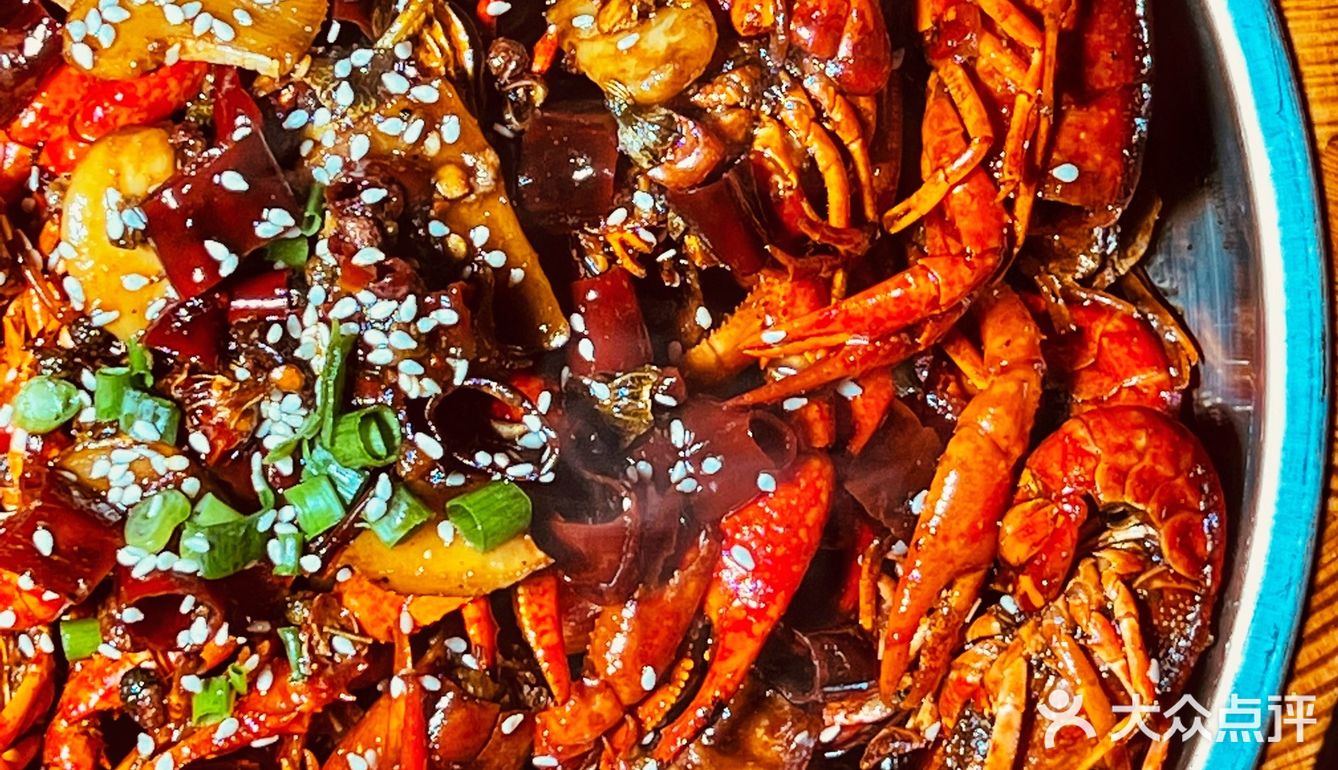 没有辣子鸡和小龙虾，不是好酒吧