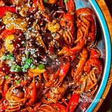 没有辣子鸡和小龙虾，不是好酒吧