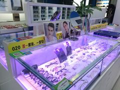 -提一眼镜·蔡司·依视路(小寨店)