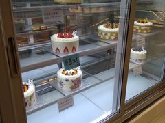 面包甜点陈列柜-Dough&Joe团憩(瑞虹天地月亮湾店)