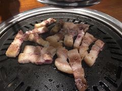 厚切猪肉-·缸桶屋·韩式牛肋条自助烤肉(西湖D11店)