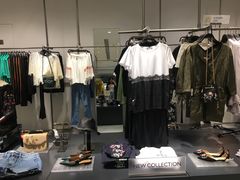 -URBAN REVIVO(欢乐海岸购物中心店)