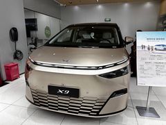 -小鹏汽车(上海静安大融城店)