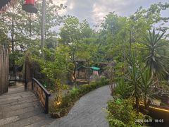 -花溪雨·森林餐厅(石基店)