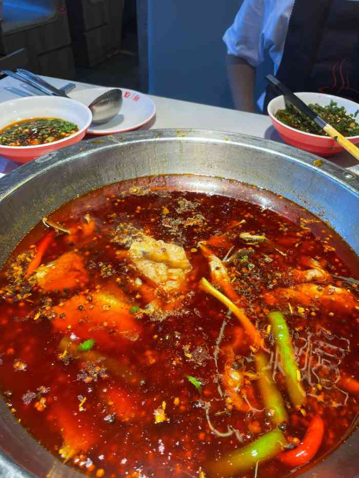 蜀滋香鲜鱼火锅(339店)-"昨天和同事下班后来到蜀滋香小聚.这家店以.