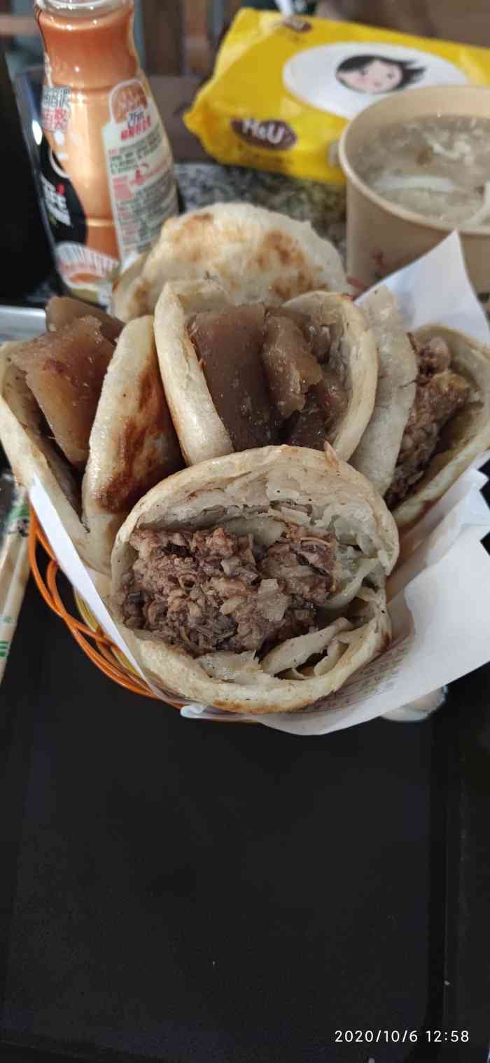 袁大头酱肉火烧(永华店)-"从总督府出来,搜索大众点评,查到了这家.