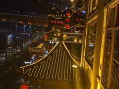 房间阳台看洪崖洞是这样的-屋顶顶城市·江景酒店-客房部