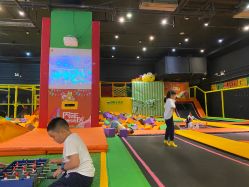 -蹦蹦跳跳(新奥购物中心店)