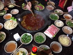 -茅草房·河畔园林火锅