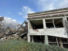 -四川汶川特大地震漩口中学遗址