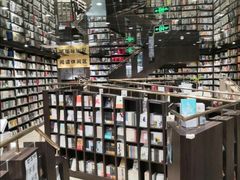 -钟书阁(群光广场店)