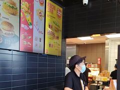 -燕莎奥特莱斯购物中心