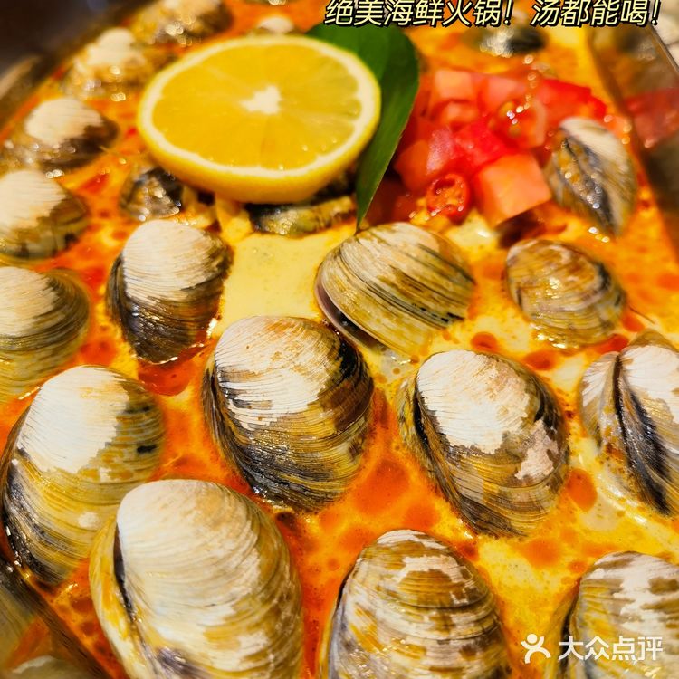 这家海鲜火锅真的太绝了吧！！！汤都好好喝！！
