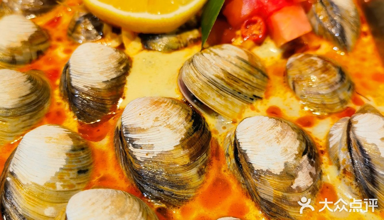 这家海鲜火锅真的太绝了吧！！！汤都好好喝！！