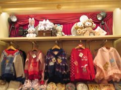 -小镇影院迪士尼小熊Duffy与他的朋友合影地