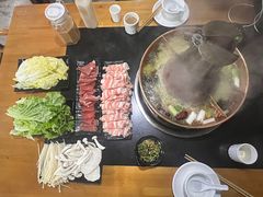 -果松木炭酸菜铜火锅·外婆参鸡汤