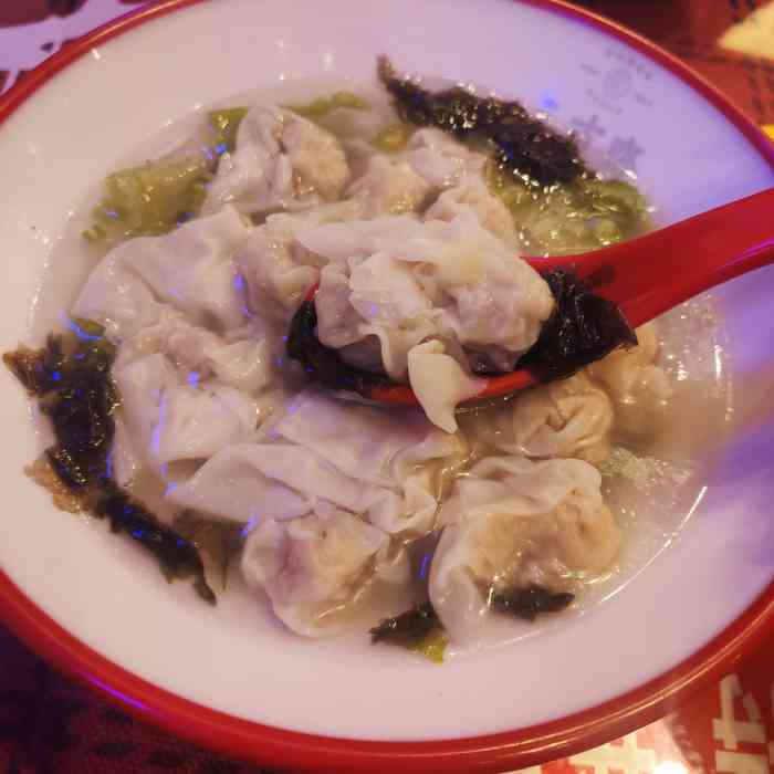 三吉斋(黄土岭店)-"爱尔眼科旁,店铺蛮打眼,现在长沙餐饮的装.