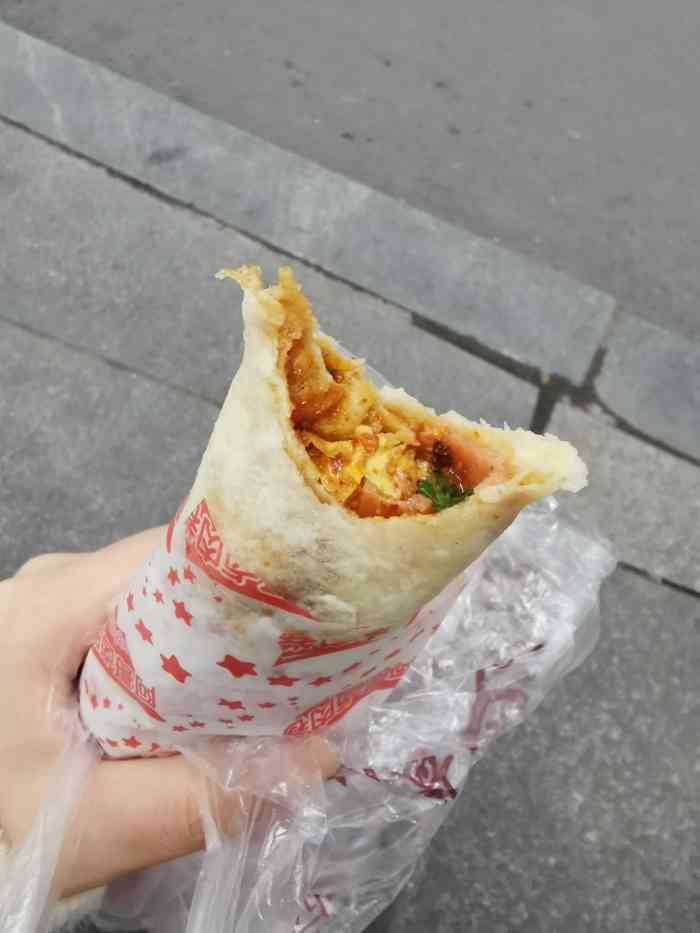 阿哥卤肉卷(双林中横路店)-"这是从福行市面包店出来后发现的小窗口忍