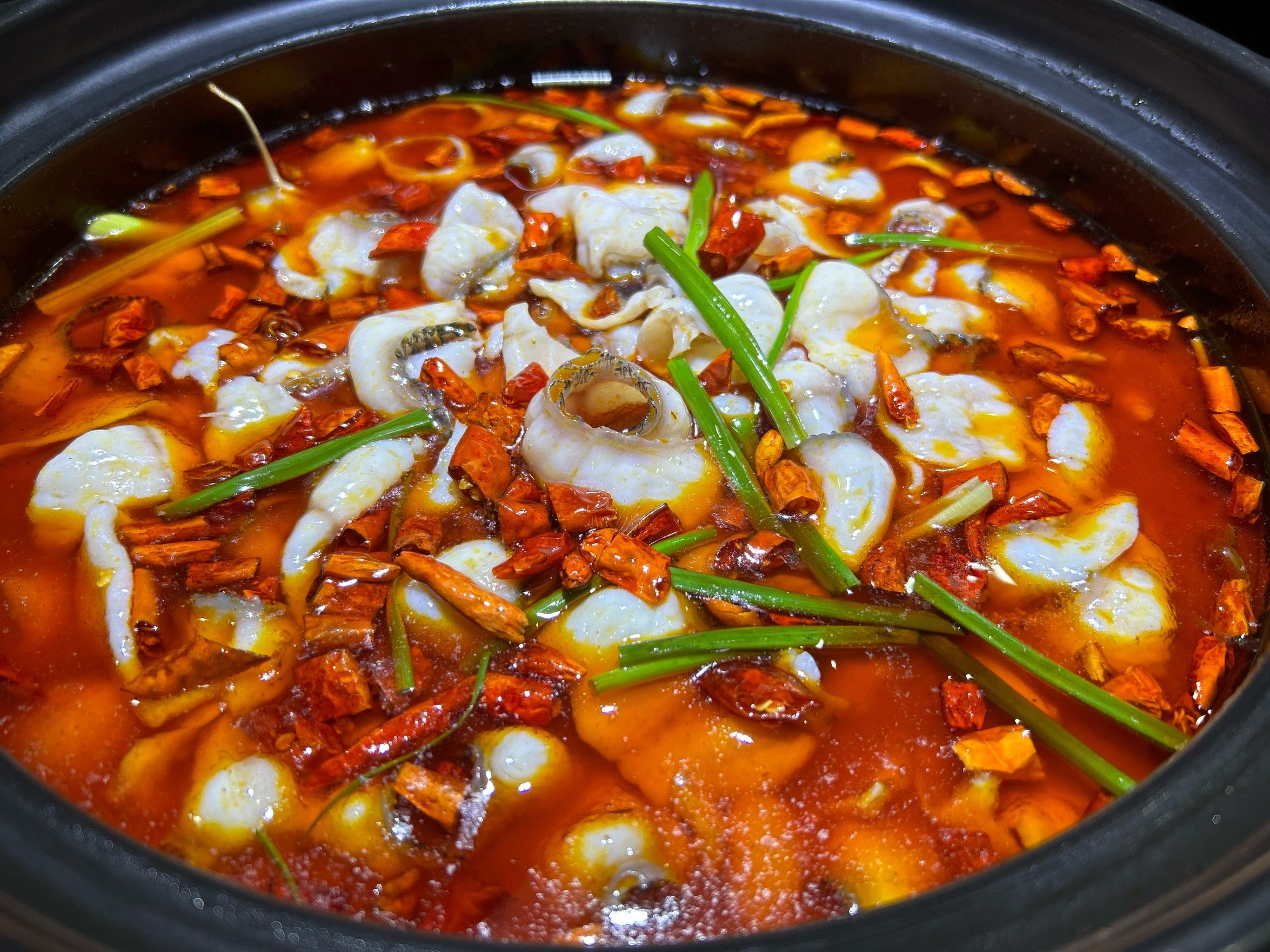 热气腾腾的鱼火锅之夜