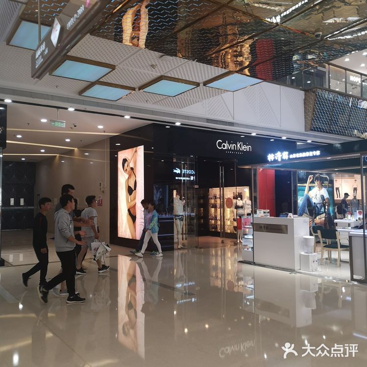 红谷滩万达。 城市的中心CDP啊啊啊啊。 这边的商品