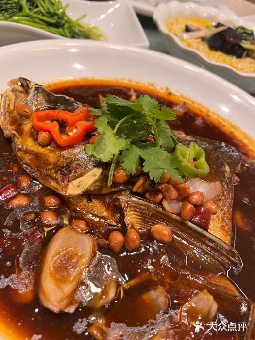 食為天·本地人爱吃的淮扬菜(瘦西湖店)扒烧花鲢鱼头图片