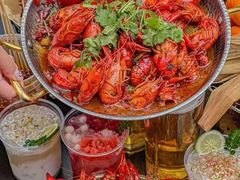 -何师烧烤·小龙虾·江湖川菜·精酿啤酒(成温店)