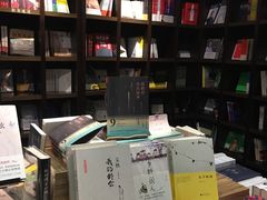 -钟书阁(松江泰晤士小镇店)